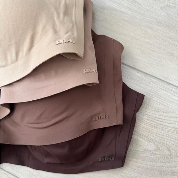 SKIMS Naked Scoop Bralette - Picture 3 of 4